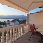 Cetiri Sestrice Apartment *