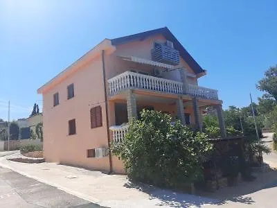 Apartment Cetiri Sestrice
