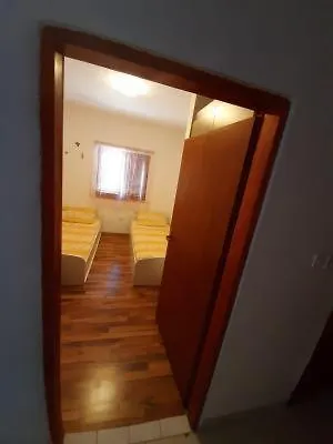 Cetiri Sestrice Apartment *