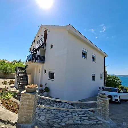 Apartment Cetiri Sestrice
